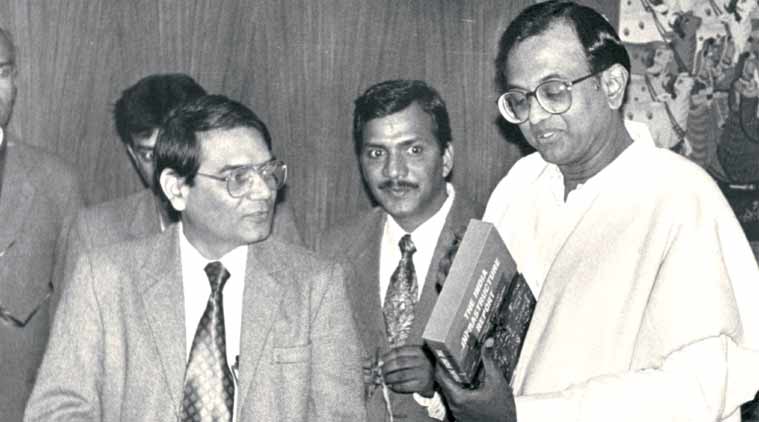 Rakesh Mohan, manmohan singh, opening of indian economy, 1991 economic reforms, 1991 economic crisis, manmohan singh indian economy, pv narasimha rao, rbi, indian rupee, indian rupee against dollar, indian currency rate, indian currency, rupee rate, rbi, indian rupee value, india economic crisis, global credit rating, rupee value, foreign currency, rupee devaluation, business news, currency market, business market, stock exchange, latest news