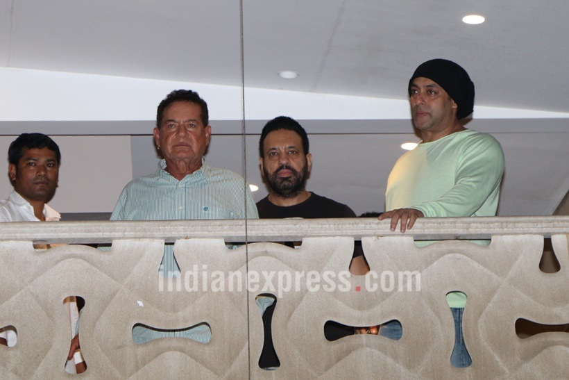 Salman Khan, Sultan, Eid Mubarak, Salman Khan Eid, Salman, Eid, Salman Eid, Salman khan Eid Mubarak, SAlman wishes Eid, Salman Khan Galaxy Apartments, Salim Khan, Arbaaz Khan, Arpita Khan, Aayush Sharma, Salman Khan Sultan, Salman Sultan, Sultan Salman, Entertainment