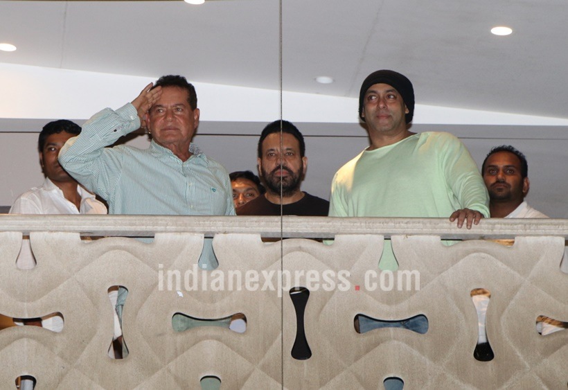 Salman Khan, Sultan, Eid Mubarak, Salman Khan Eid, Salman, Eid, Salman Eid, Salman khan Eid Mubarak, SAlman wishes Eid, Salman Khan Galaxy Apartments, Salim Khan, Arbaaz Khan, Arpita Khan, Aayush Sharma, Salman Khan Sultan, Salman Sultan, Sultan Salman, Entertainment
