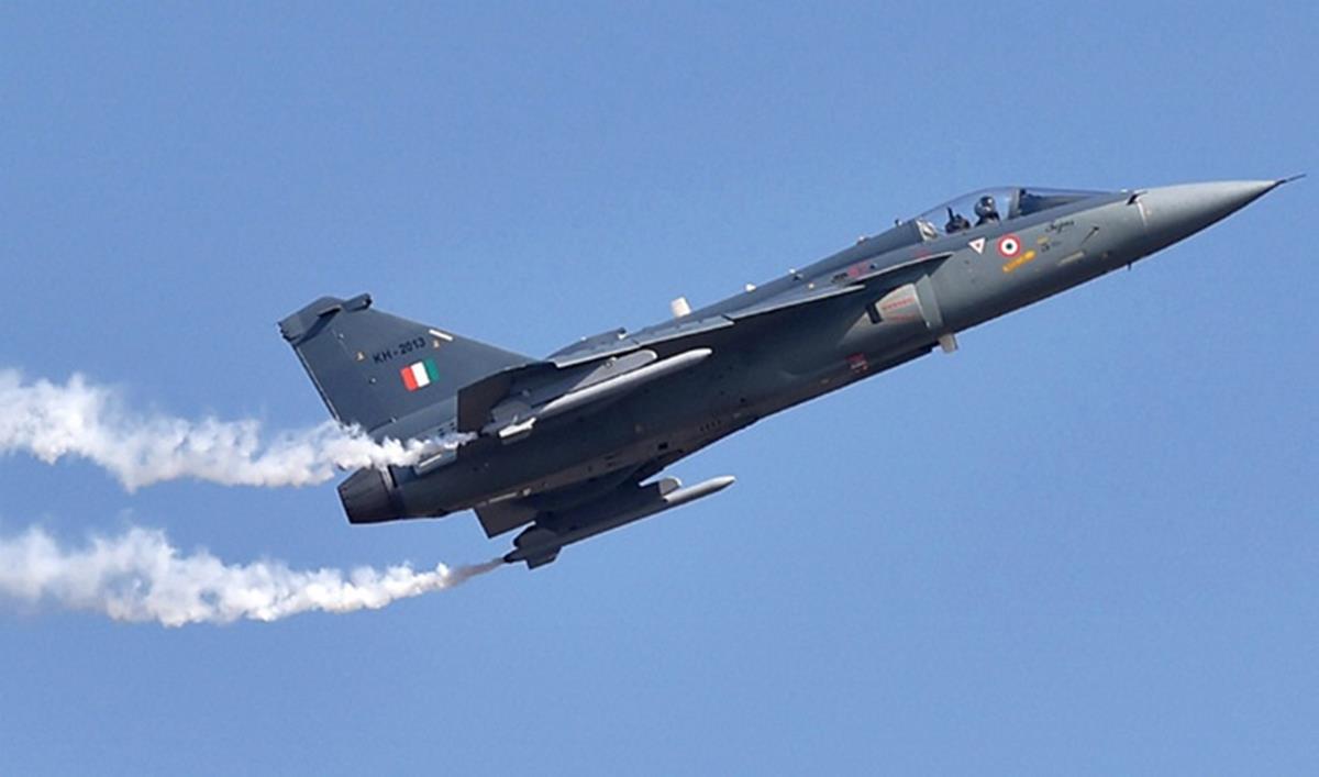 tejas, hal tejas, iaf tejas, tejas lca, light combat aircraft tejas, tejas features, manohar parrikar, tejas induction iaf, flying daggers squadron, india news, air force news
