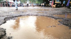 mumbai, mumbai news, mumbai roads, mumbai potholes, western express highway potholes, western express highway, indian express news