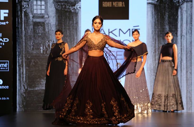 kareena kapoor khan, prachi desai, malaika arora, lakme fashion week, bollywood fashion, bridal wear, best bridal wear lakme winter festive, shilpa shetty, pooja hegde, bipasha basu, celeb style
