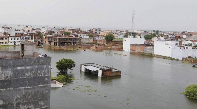 allahabad floods, uttar pradesh floods, up floods, allahabad flood situation, flood situation allahabad, uttar pradesh flood condition, allahabad schools closed, india news, floods news, flood update