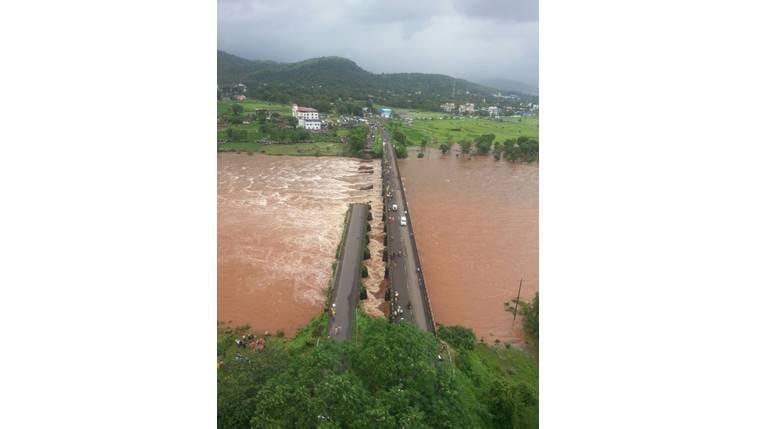 bridge collapse aerial 759