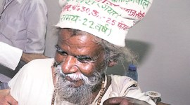 dashrath manjhi 480 dashrath manjhi, mountain man, who is dashrath manjhi, manjhi the mountain man, gaya new delhi road, dashrath manjhi meet indira gandhi, suresh prabhu, indian railways, manjhi train, indian express news, india news