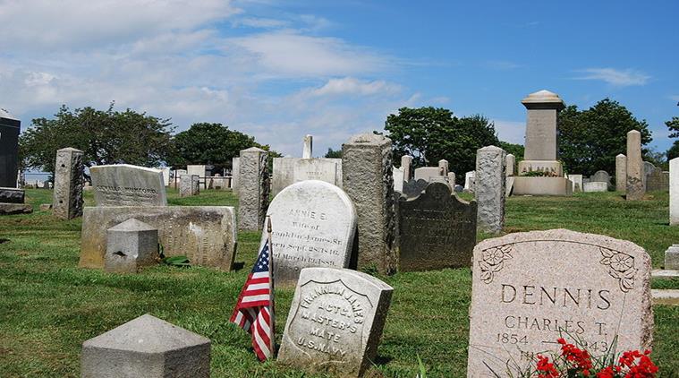 mourning online, twitter reactions to death, social media more open about death, condolences online, mourning online acquaintances