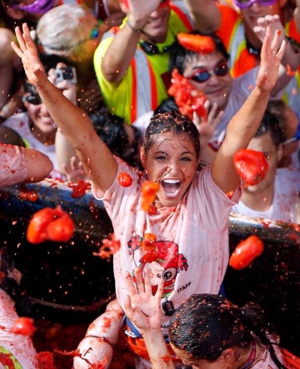 PHOTOS ‘La Tomatina’ tomato festival leaves Spain drenched in red