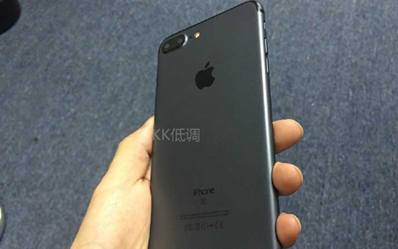 Download Apple iPhone 7 in a Black colour variant leaked online ...