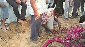 kanpur, kanpur dalit killed, kanpur dalit beaten, kanpur suspended police, dalit beaten to death, kanpur news, uttar pradesh news