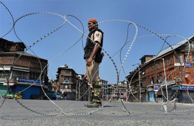 kashmir, Kashmir unrest, Kashmir curfew, kashmir attack, kashmir army, army attack, kashmir militants, militant, attack, baramulla attack, baramulla militant attack, baramulla army convoy, kashmir protests, kashmir valley protests, burhan wani killing, burhan, wani, indian army, kashmir police, kashmir news, india news