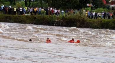malad bridge collapse, mumbai goa highway collapse, car found near bridge collapse, bridge collapse, death toll mumbai bridge, mumbai bridge collapse news
