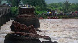 mahad bridge collapse, mahad bridge mumbai, mumbai bridge collapse, rescue operation mahad bridge, mahad bridge collapse rescue work, mumbai news, maharashtra news, india news