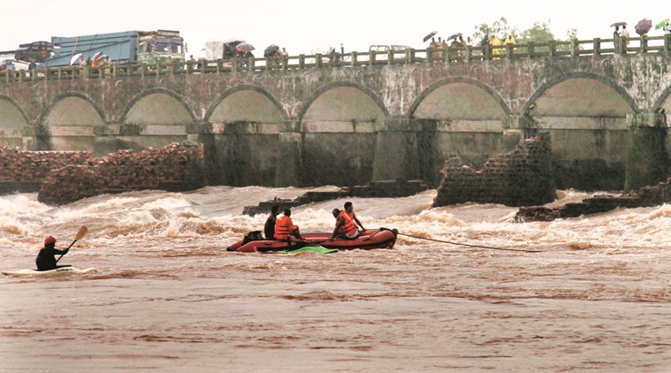 mahad bridge collapse, Mumbai Goa Bridge collapse, mumbai bridge, mumbai highway bridge, Mumbai bridge collapse, Mumbai-Goa Highway, Mumbai-Goa Highway bridge, Devendra Fadnavis, Fadnavis, Maharashtra Chief minister, Maharashtra CM Devendra fadnavis, Bridge collapse casualities, Mumbai news, India news