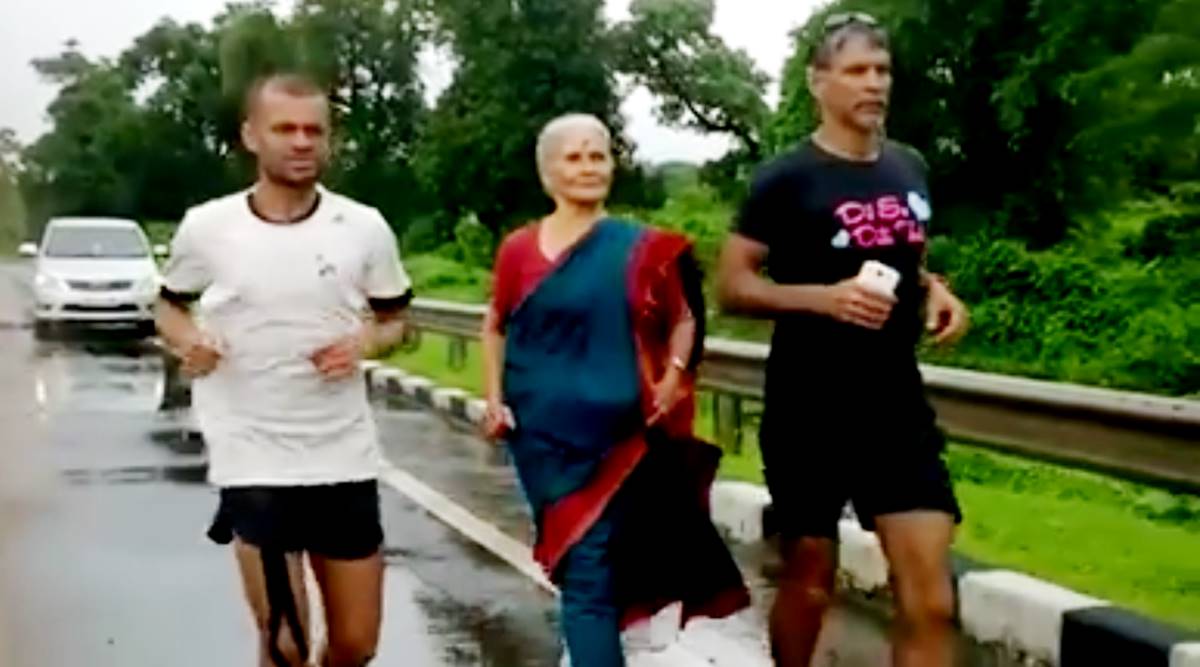 Watch Milind Soman S Mom Run A Marathon In A Sari And Barefoot Trending News The Indian Express