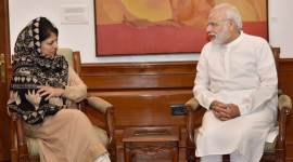 mehbooba mufti, pm narendra modi, modi mehbooba meet, modi meets mehbooba, mehbooba mufti pakistan, mehbooba saarc meet, mehbooba on kashmir crisis, mehbooba on pakistan, kashmir crisis, kashmir protest, mehbooba meets pm modi, india news, breaking news, latest news