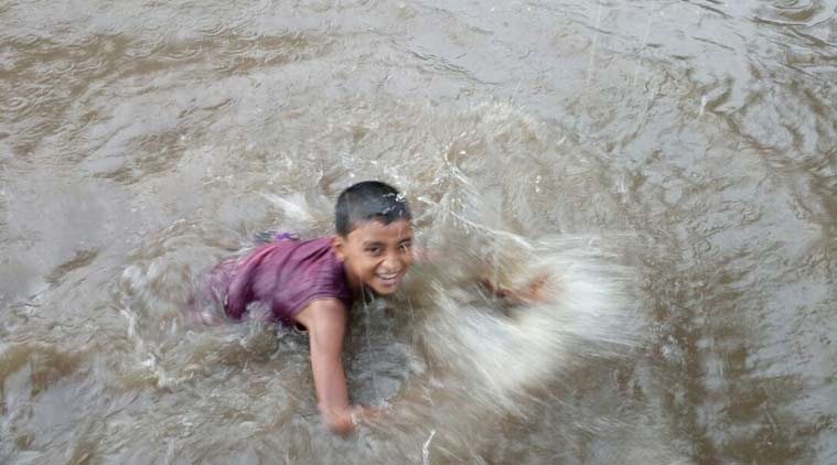 mumbai, mumbai rains, mumbai traffic, mumbai rain train services, mumbai water logging, mumbai high tide, mumabi rainfall, mumbai traffic diversion, mumbai news, mumbai monsoon, india news, maharashtra news