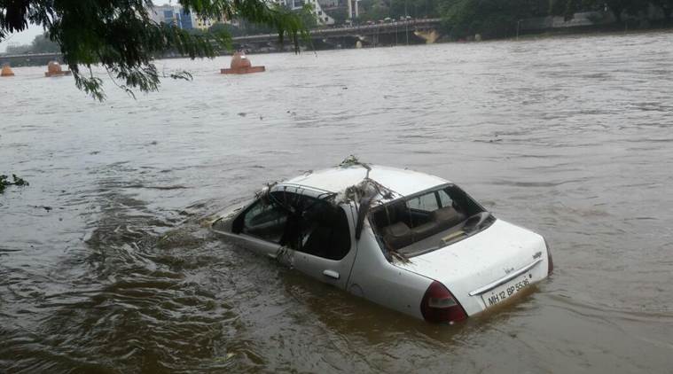 Over flowing Mutha river in Pune as the water released from Khadakwasla dam due to the incessant rains . (Source: Express video by Arul Horizon)