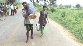 odisha-man480 Dana Majhi case, Dana Majhi, Odisha, Odisha govt, Kalahandi district, PMO, Odisha news, India news