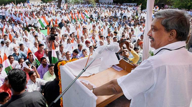 Rewari: Union Defence Minister Manohar Parrikar addresses the gathering during the Tiranga Yatra in Rewari, Haryana on Tuesday. PTI Photo (PTI8_16_2016_000090A)