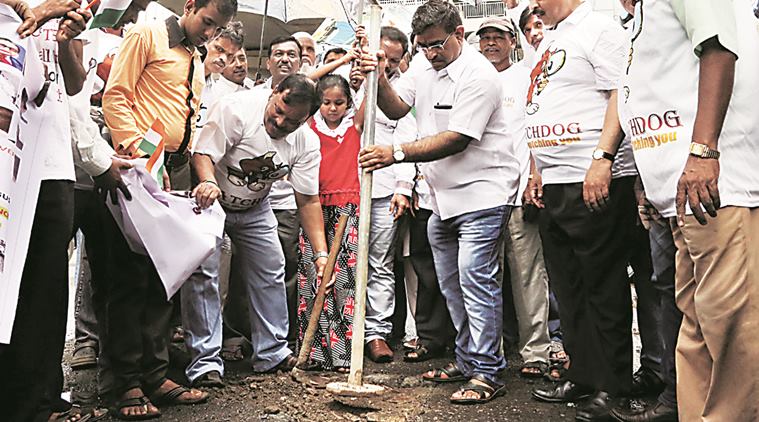 pothole, mumbai, mumbai news, mumbai pothole, mumbai rain, mumbai roads, mumbai pothole death, bmc, bmc news, mumbai pothole repair, mumbai traffic, indian express news