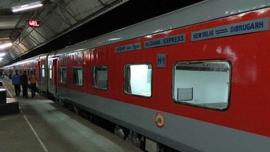 rajdhani express, rajdhani, rajdhani stale food, sealdah rajdhani, stale food served in trains, rajdhani news, india news, latest news, indian express