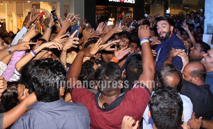 Ranveer Singh, Ranveer Singh fans, Ranveer Singh selfie, Ranveer Singh fan frenzy, Ranveer Singh wild, Ranveer Singh dance, Ranveer Singh crowd, Ranveer Singh entertains crowd, Ranveer Singh oberoi mall, Ranveer Singh mumbai, Ranveer Singh photos, Ranveer Singh crazy, Entertainment, Bollywood news,