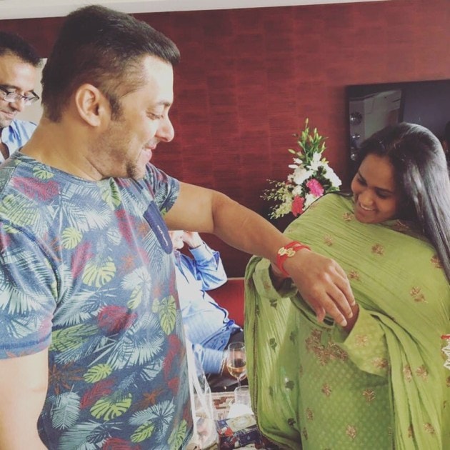 Salman Khan's Pyaar ka Bandhan with sisters Arpita, Alvira ...