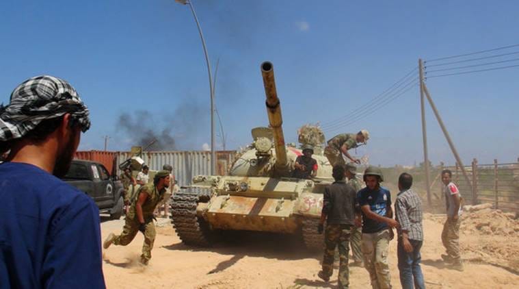 Libyan forces allied with the U.N.-backed government prepare to capture university buildings during a battle with IS fighters in Sirte, Libya, August 10, 2016. Picture taken August 10, 2016. REUTERS/Stringer EDITORIAL USE ONLY. NO RESALES. NO ARCHIVE.
