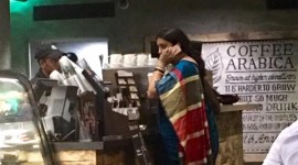 Smriti Irani, Smriti Irani starbucks, Smriti Irani walks without security, Smriti Irani security, textile minister Smriti Irani