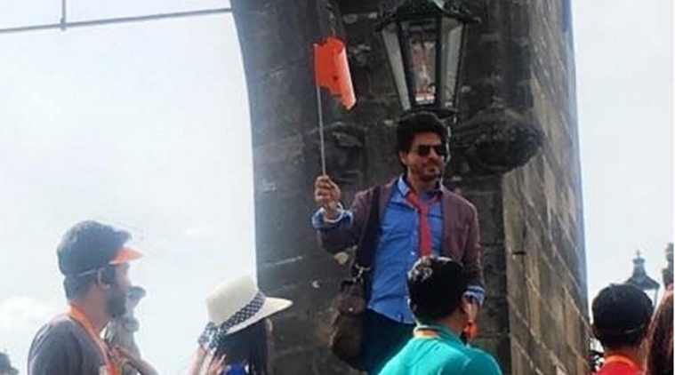 Fans Get Disheartened About SRK Aging As His Latest Picture Goes Viral On  The Internet