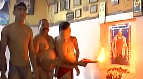 salman khan, sultan salman khan, pehelwan salman khan worship video, sultan worship video, wrestlers of chandu akhara worship salman video, viral video