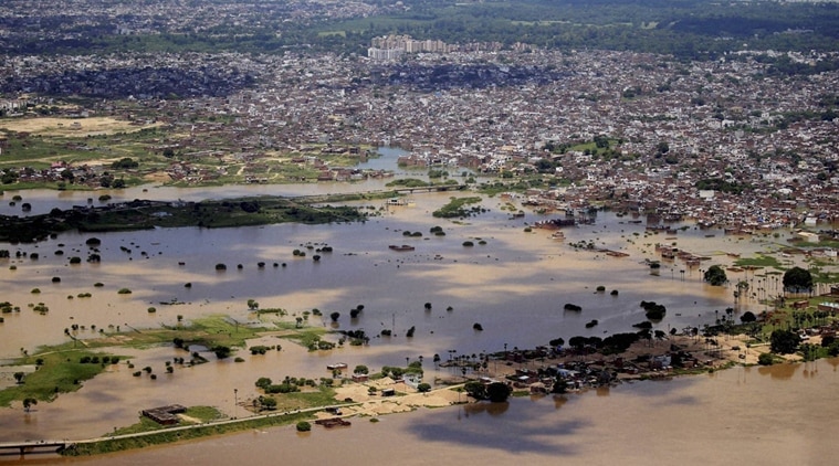 Uttar Pradesh, Uttar pradesh floods, Floods in Uttar pradesh, ganga water level, water level of Ganaga, Heavy rains in UP, death toll UP. rabi crops, how are the crops affected by the heavy rainfall, rabi crops affected, agriculture in uttar pradesh, Akhilesh Yadav government, floods relief, India news, UP elections 2017,