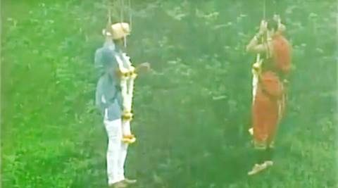 couple gets married mid-air, couple gets married 295ft mid-air, couple gets married 90 m mid-air, crazy weddings, unique weddings, crazy indian weddings, wedding videos, funny indian wedding videos