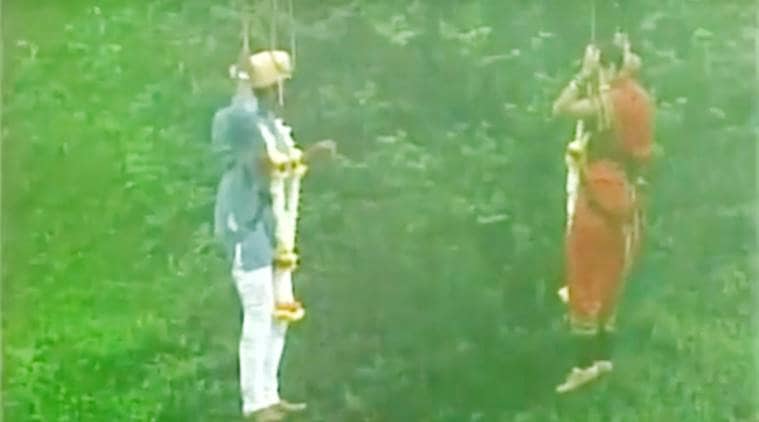 couple gets married mid-air, couple gets married 295ft mid-air, couple gets married 90 m mid-air, crazy weddings, unique weddings, crazy indian weddings, wedding videos, funny indian wedding videos