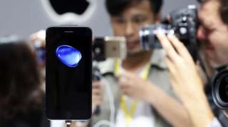 Apple iPhone 7, iPhone 7 Plus, iPhone 7 Plus India price, iPhone 7 India specs, iPhone 7 India features, iPhone 7 headphone jack, iPhone 7 New headphone, iPhone 7 new audio, iPhone 7 Plus camera, iPhone 7 Plus dual camera