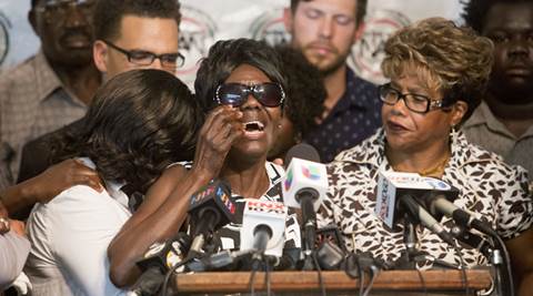 US: Mother of black man shot by police speaks of her anguish | World ...