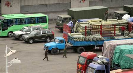 truck overturns, army jawans, army jawans injured, army jawans accident, bijnor army jawans accident, up news, indian express news