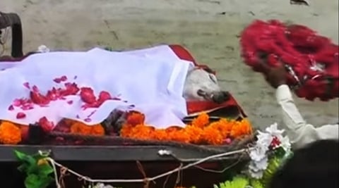 funeral procession for dog in bhopal video, funeral held for dog in bhopal, bhopal funeral for dog, bizarre traditions in india, bizarre indian videos, indian express, indian express news