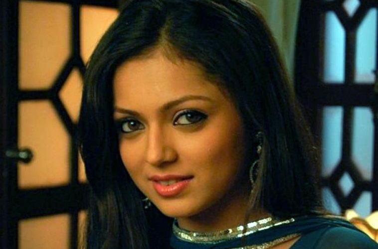 Still image of Drashti Dhami as Geet