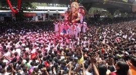 Lalbaugcha Raja, Lalbaugcha Raja mandal, mumbai, mumbai roads, mumbai damaged roads, Lalbaugcha Raja mandal fined, latest news, latest india news