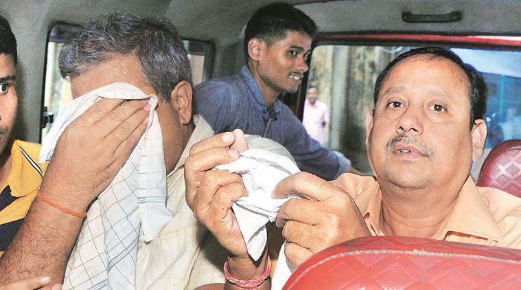 Corruption news India, India Bribery news, Officials Taking Bribery news, West Bengal Officer in Bribery case, West Bengal news, Latest news, India news