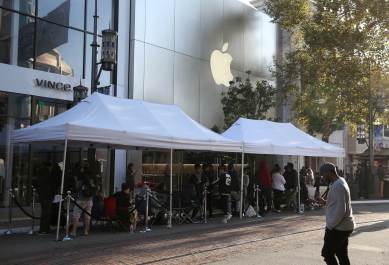 iPhone, Apple iPhone 7 launch, iPhone 7 launch, iPhone 7 huge demand, iPhone 7 supply, iPhone 7 Plus sold out, jet black variants scarce quantity, tech news, technology