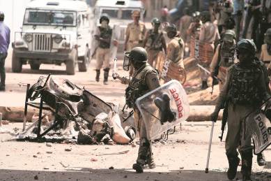 Kashmir, Kashmir unrest, Kashmir protests, pellet firing, pellet gun, kashmir government, mehbooba mufti, kashmir violence, Kashmir issue, J&K death toll, Jammu and kashmir, J&K, Anantnag, Kashmir protests death toll, Kashmir deaths, Burhan wani killing, Burhan wani aftermath, kashmir news, india news, indian express news