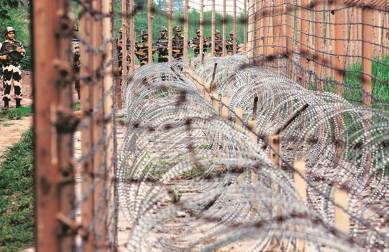 kashmir, kashmir unrest, kashmir violence, kashmir clampdown, kashmir government employees, kashmir employees arrested, india news, kashmir news, indian express