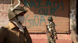 kashmir, kashmir unrest, uri attack, baramulla firing, kashmiri youth, indian army, army in kashmir, youth help soldier, kashmiri youth help army, surgical strikes, indian express news, india news