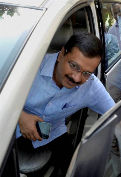 arvind kejriwal, kejriwal, kejriwal surat rally, kejriwal gujarat campaign, aap, aam aadmi party, aap campaign, gujarat elections 2017, kejriwal in delhi, indian express news, india news, delhi news, ahmedabad news
