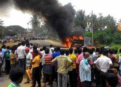 cauvery water row, cauvery water dispute, cauvery protests, karnataka cauvery protests, karnataka situation, karnataka protests, karnataka curfew, mandya protests, cauvery protests update, india news, indian express,