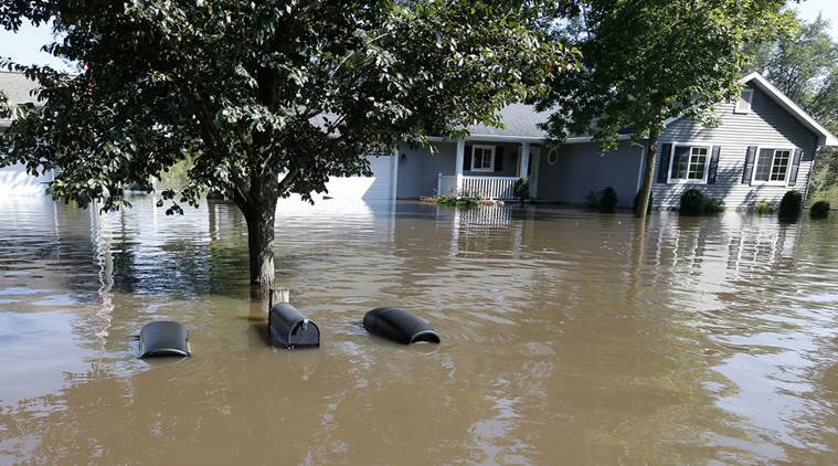 US: Residents evacuate Cedar Rapids homes ahead of flooding | World ...