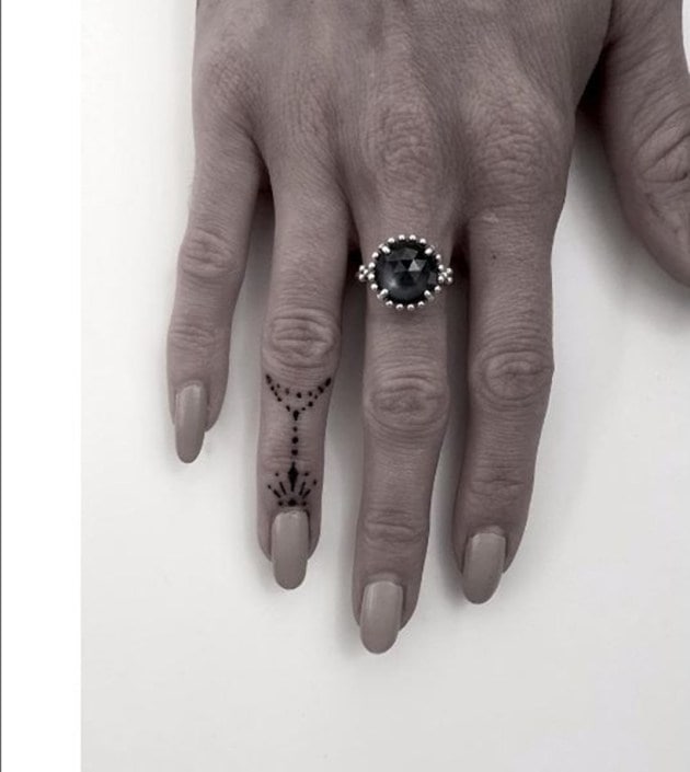 tattoo, tattoo art, minimalist tattoo, tiny tattoo, small tattoo, single line tattoo, cat tattoo, tattoo ideas, tiny tattoos, minimal tattoos photos, fashion news, latest news