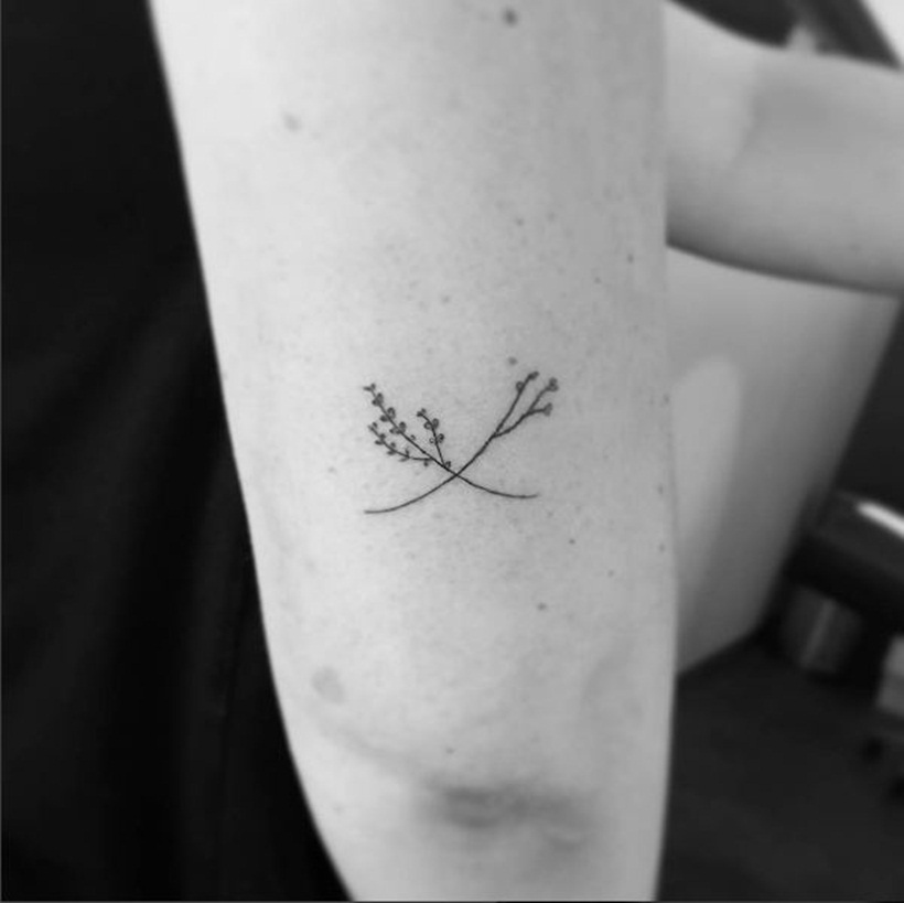 Artist creates minimalistic tattoos using one continuous line